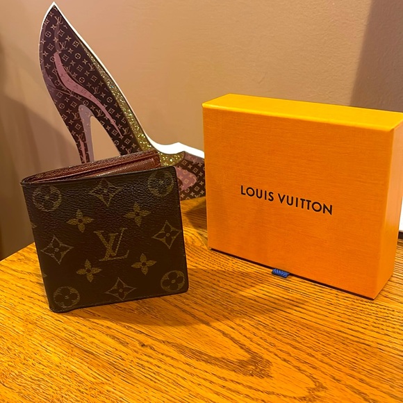 LOUIS VUITTON Authentic Bifold Monogram Leather Wallet with LV box - Picture 10 of 10